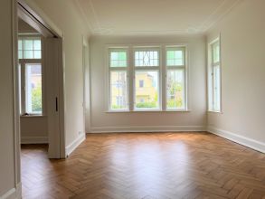 Elsässer Straße! - Modernisierte Altbauwohnung mit stilvoller Ausstattung und Westbalkon