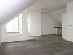 Neubau-Erstbezug - lichtdurchflutete 2-Zimmer-DG-Wohnung mit Loggia