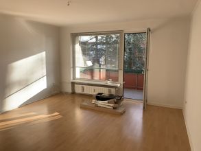 St. Jürgen Nähe Uni - renovierte 2 1/2-Zi-Wohnung mit großem Süd-West-Balkon