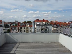 seltene Gelegenheit! - 4-Zimmer-Altbauwohnung mit großer Dachterrasse in zentraler stadtnaher Lage