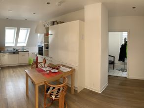 Stilvolles Wohnen im Dachgeschoss: 4-Zimmer-Wohnung mit Balkon in Lübeck - St. Jürgen