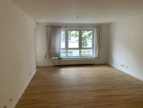 Bad Schwartau - attraktive 2-Zimmer--Wohnung am Markt mit großem Balkon